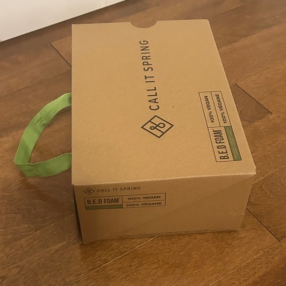 New Call It Spring Women's Gold Metallic & Tan Sandals, size 7 - Picture 8 of 11